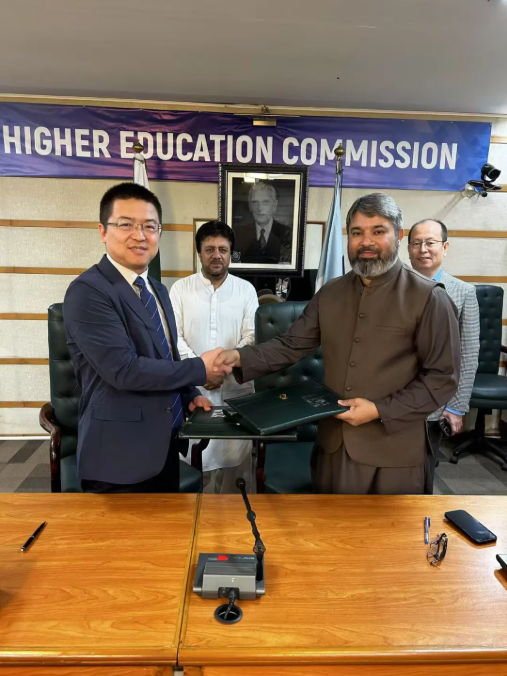 10万台！鸿运国际动力出海新篇章：机械革掷中标巴基斯坦总理青年妄想条记本电脑项目